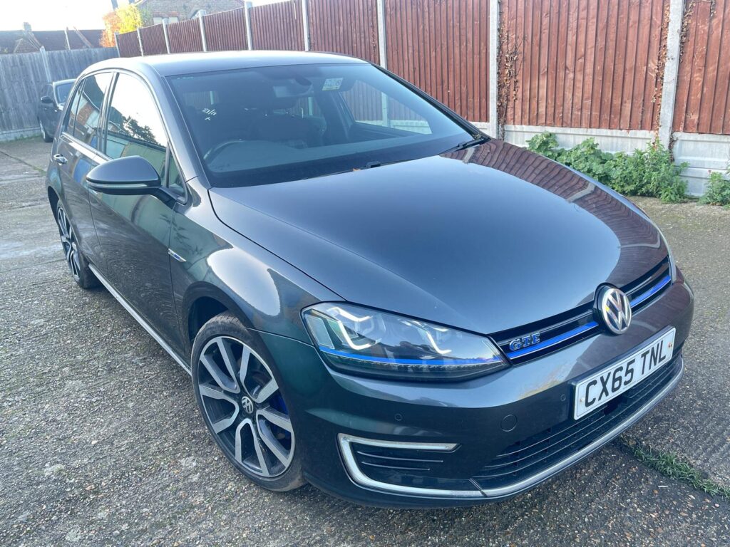 GOLF HYBRID 2015 (65 PLATE )